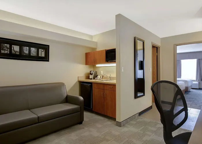 Days Inn By Wyndham Medicine Hat